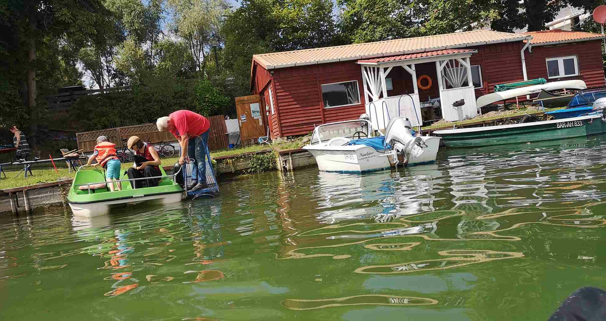 Mecklenburgische Seenplatte – Kanu- und Segeltouren, Vermietung von Booten und geführte Touren.
