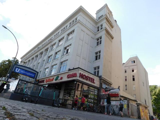 Perfekt für die Klassenfahrt nach Berlin: Das Metropol Hostel in Kreuzberg mit Top-Ausstattung & idealer Anbindung für Schulklassen.